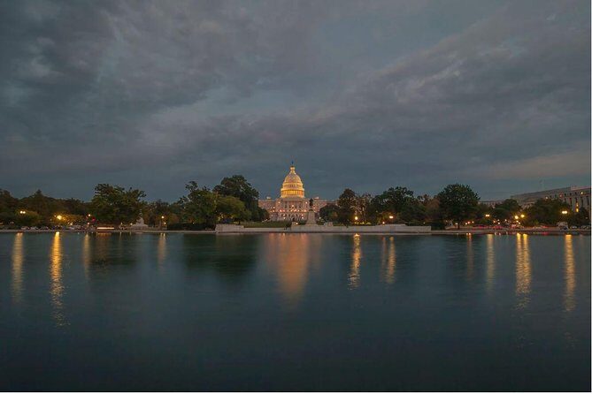 3-4 Hour Private DC City Moonlight Tour by Van - White House north gate finish: the last photos and the calm drop-off