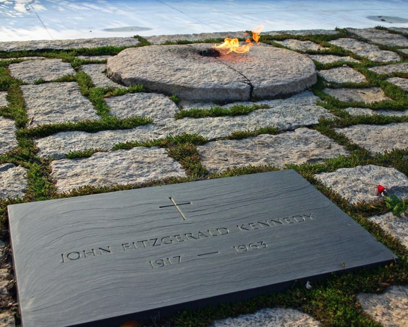 Arlington Cementary & Guard Ceremony with Iowa Jima Memorial - The Greek-style amphitheater: presidential history, in plain sight