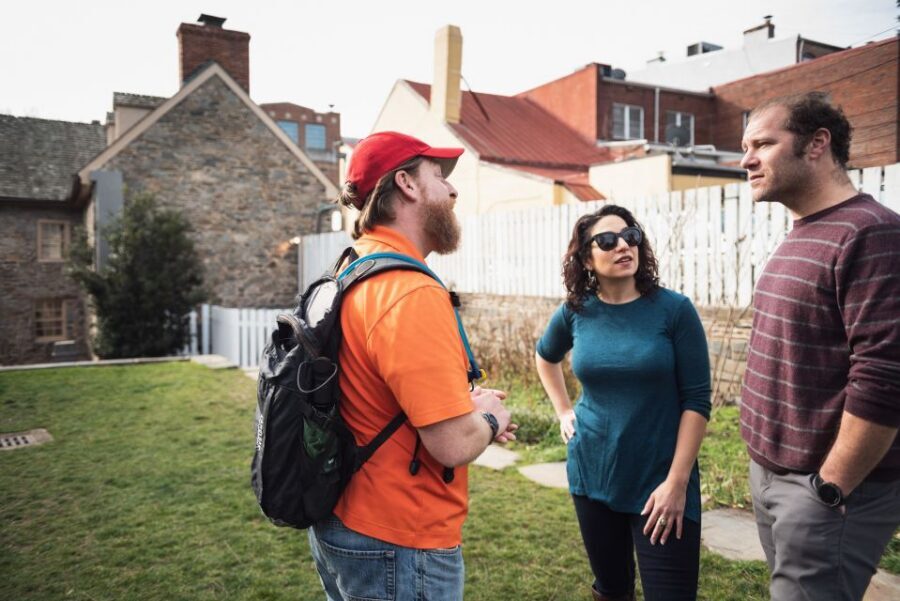 DC: Ghosts of Georgetown Haunted History Nighttime Tour - What makes the guides stand out (in a good way)