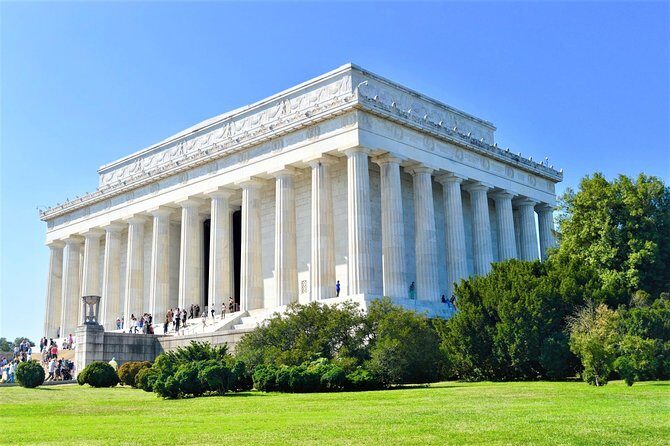 Discover DC Private Tour – (Up to 12 Guests) - Pickup, meeting point, and the private-vehicle advantage