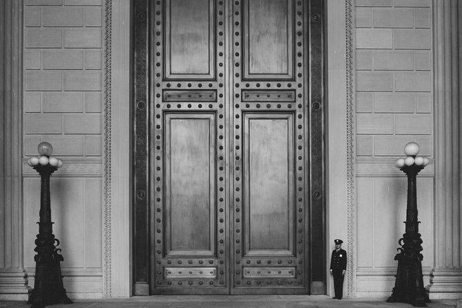 National Archives + National Portrait Gallery Tour 6ppl Max - National Archives Rotunda: Charters of Freedom without the waiting game