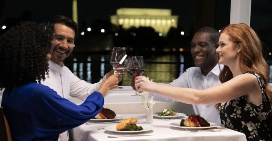 Washington DC: Christmas Eve Gourmet Brunch or Dinner Cruise - The Big Picture: Christmas Eve, but on the Potomac