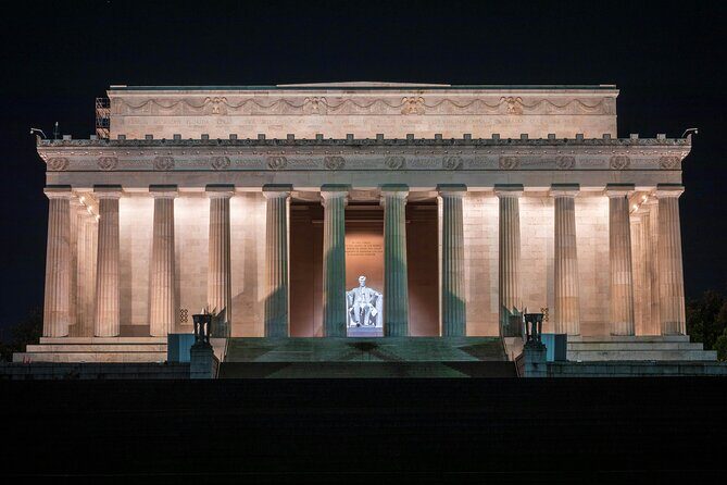 Washington DC Monuments and Memorials Night Tour - Night in DC: why 7:00 pm makes this route easier