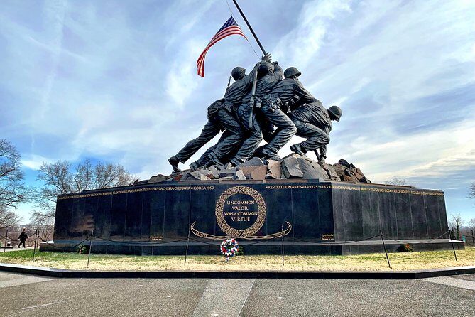 Washington DC Narrated City Tour - National Mall Crossroads: Navy Memorial and the National Archives