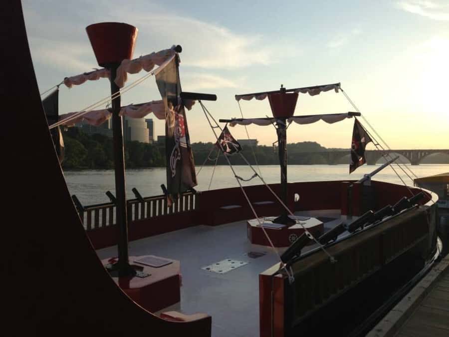 Washington DC: Pirate Ship Cruise with Open Bar - How the cruise runs across the 2 hours: from sun to sunset to lights